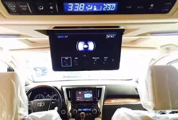 丰田最豪华面包车 一台售价卖80万 专属明星特