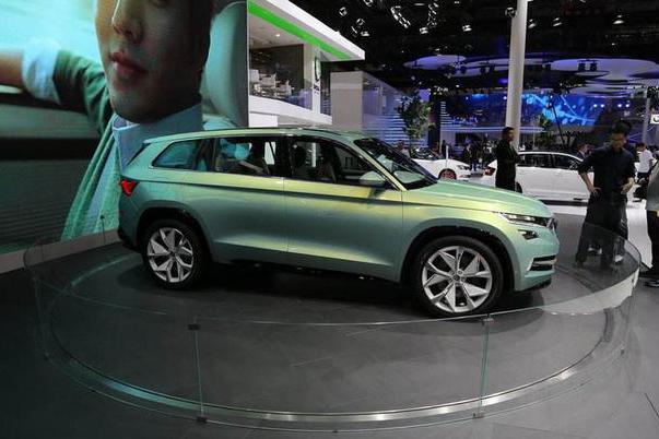 又一款大众6座车，比卡宴漂亮，充电一次跑一千公里，不足20万