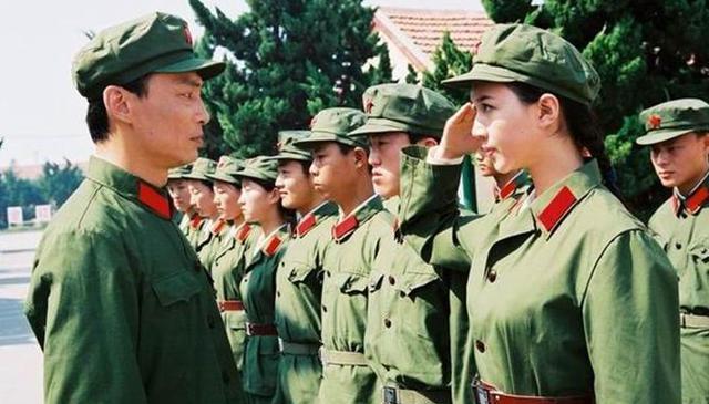 1985年, 中国推出了85式军服, 为何没有恢复军衔制度?
