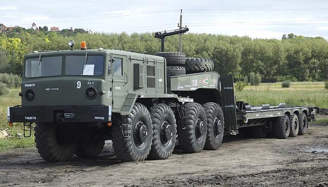 世界军用拖车系列之十二：苏/俄罗斯MAZ-537重型牵引车
