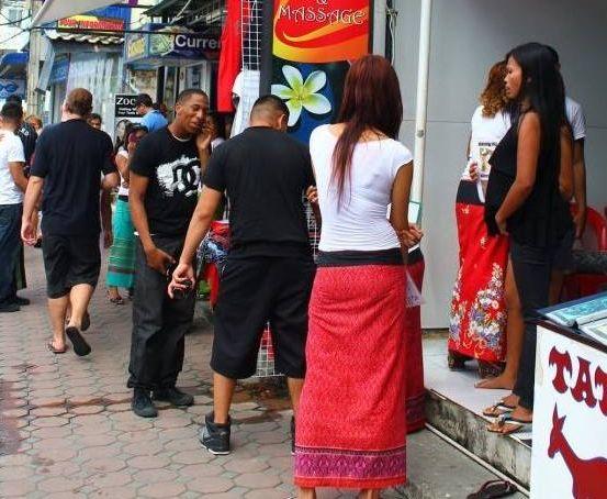 泰国租妻业务盛行!导游:白天我们是导游,晚上我