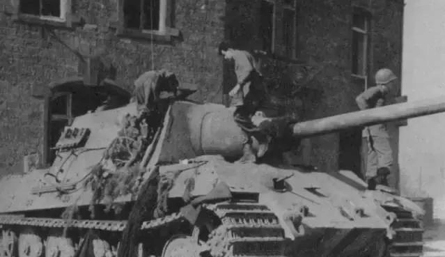 军事: 德国最强坦歼装甲比鼠式还厚, 可惜生不逢