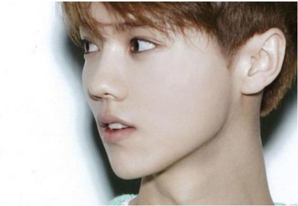 鹿晗的脸是崩了吗···