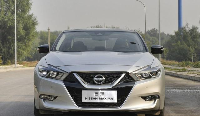 双天窗豪华内饰，比大众便宜多了，这辆日产却还是完败给CC