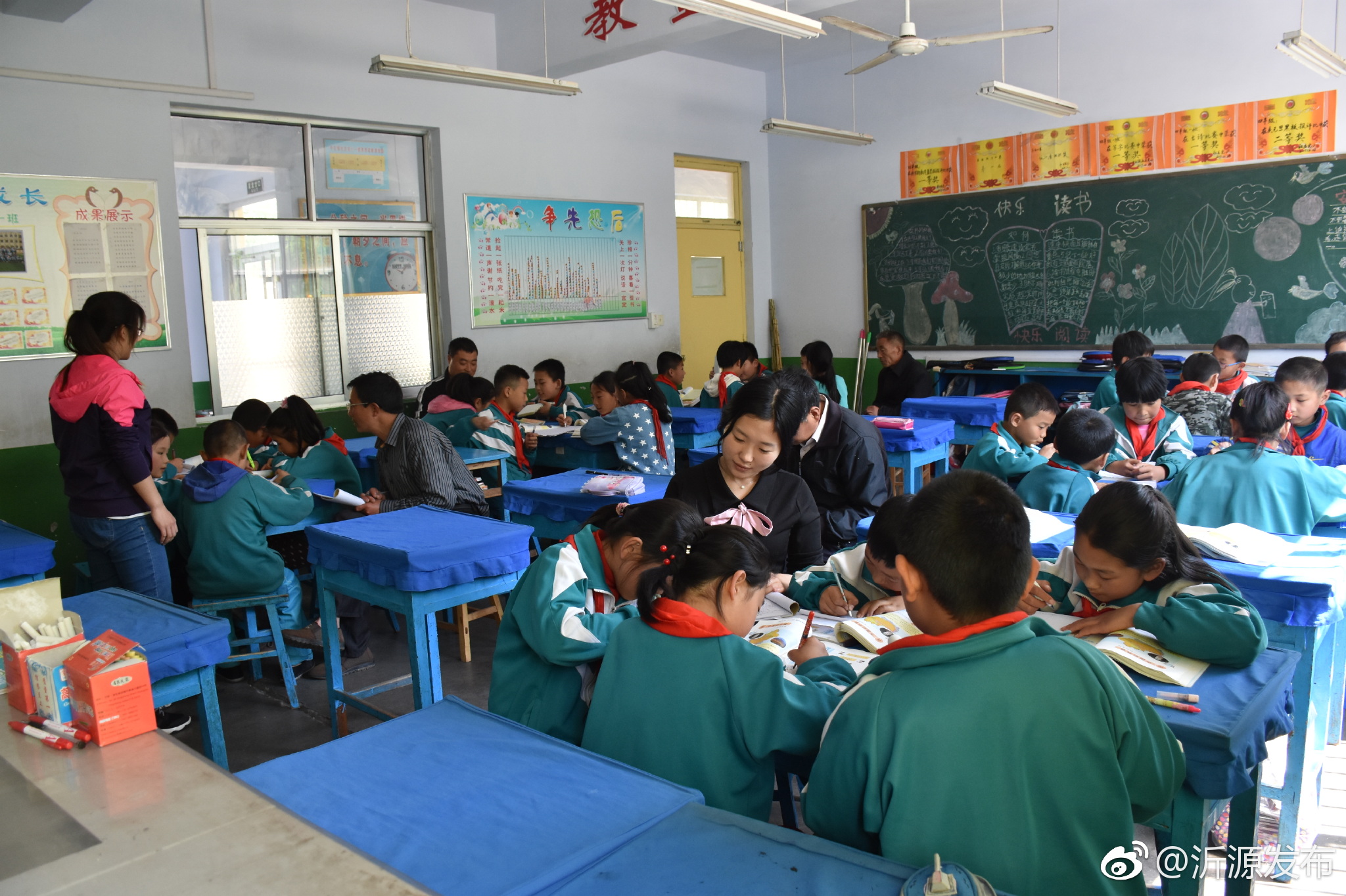 中庄镇社庄完小:举行庆五四青年教师讲课比赛