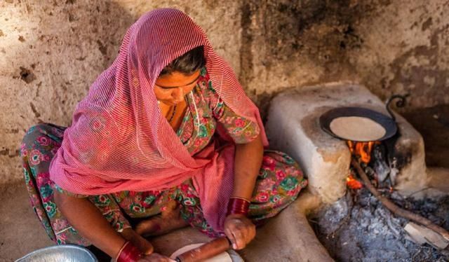 印度人口为什么女人多_旅行 100多年来一尘不染,这个印度村庄颠覆你对印度的(2)