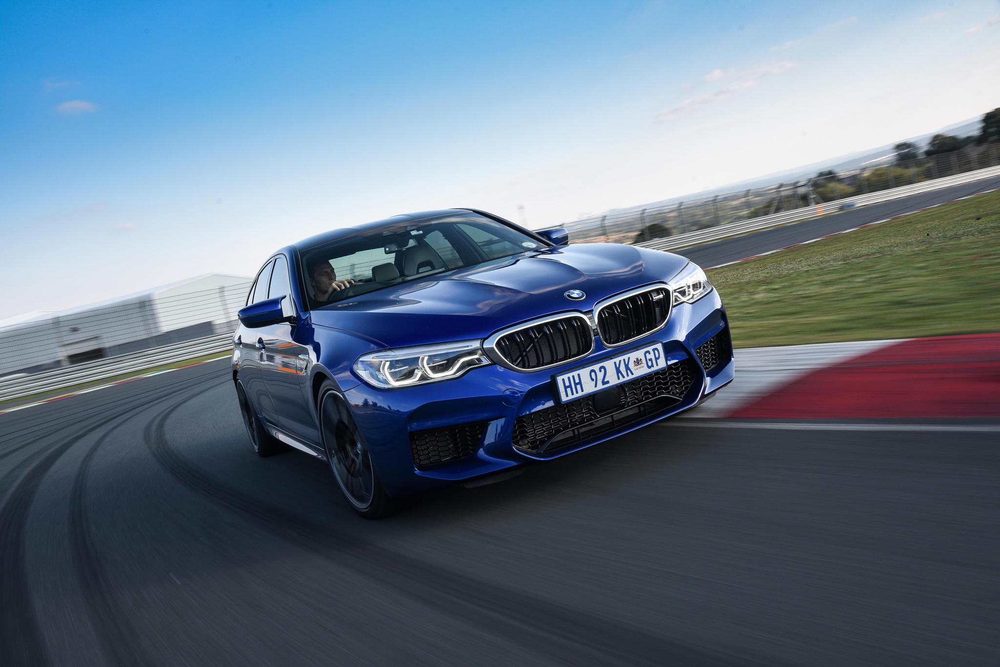 高速服务区停留,怎样避免交超时费?看看老司机