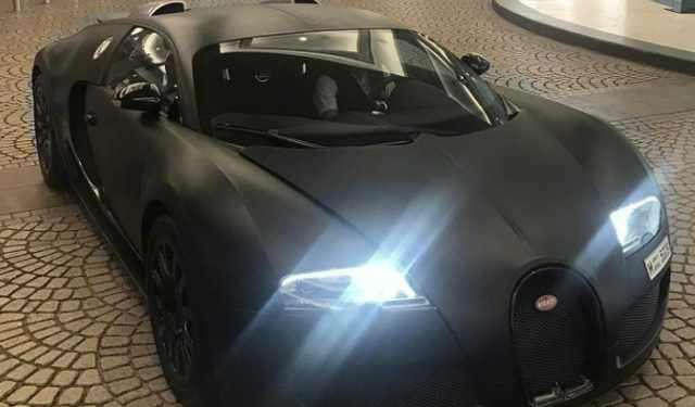 到迪拜旅游, 发现酒店门口的豪车, 没一个是我不认识的