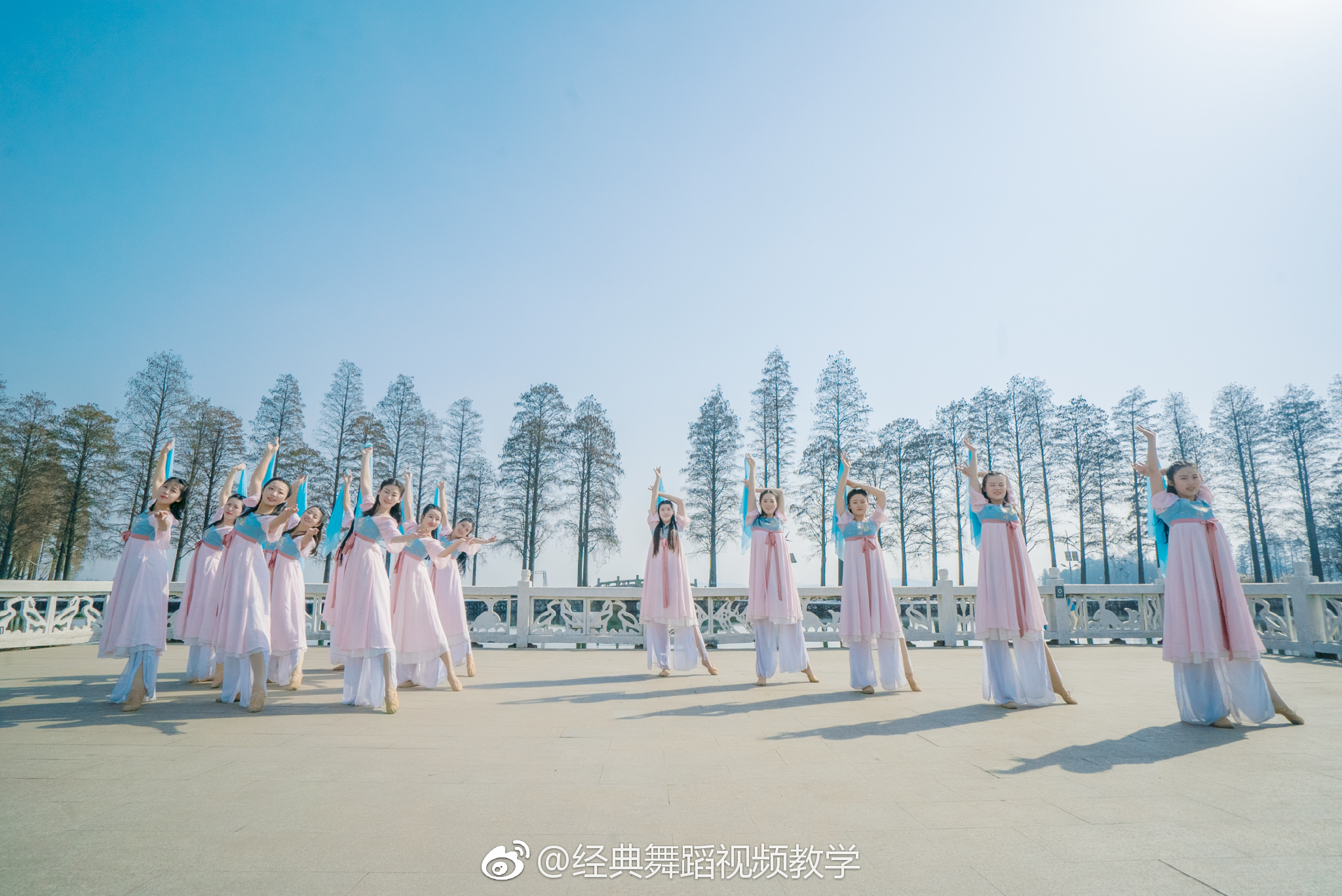 单色舞蹈石璨老师原创编舞《芙蓉雨》预告,小