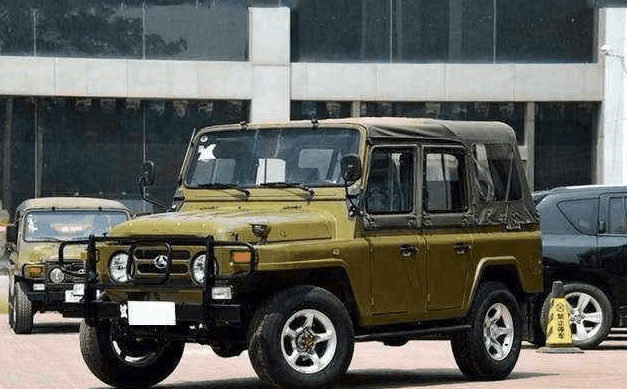 最便宜的越野车, 霸气不输奔驰G, 配机械四驱卖6万, 还买普拉多?