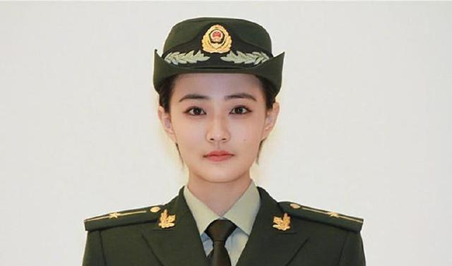 徐璐就呕吐事件道歉,十二字回应,看完声明后