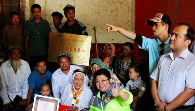 最长寿老人去世,跨越三个世纪,五世同堂,韩红曾