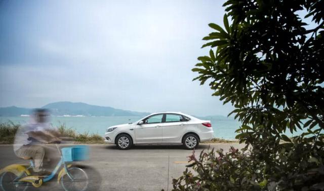 看准了！是300！新逸动EV300续航不止于此，充电不成问题！