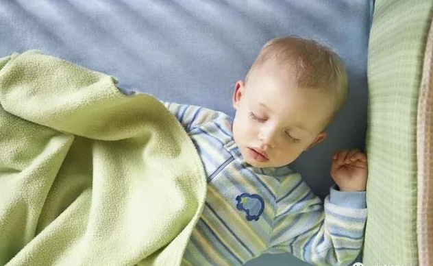 不良睡姿影响孩子长高,这几种睡姿是好是坏?