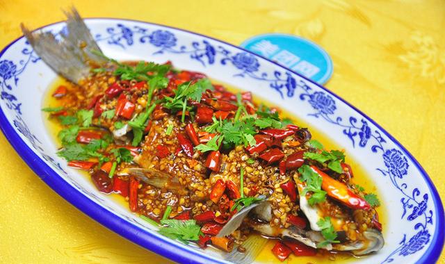 家常美食蒜爆鱼，简单美味，赶快学起来，给家人尝一尝吧