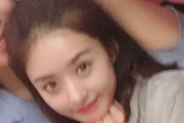 社会人赵丽颖头顶小猪佩琦,自家微博长草,美照