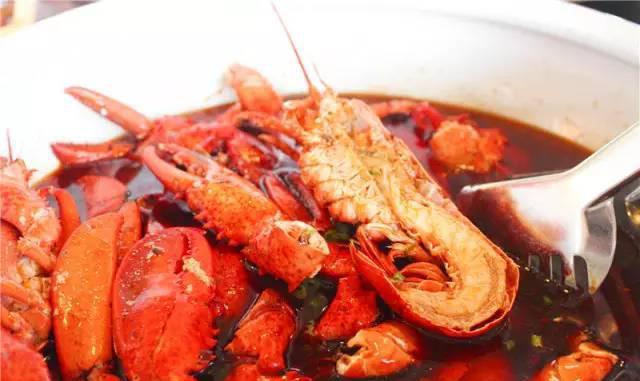 庆地标高标准自助餐 有33种海鲜 波士顿龙虾和