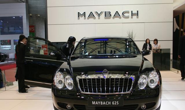 马云的千万级座驾，一次保养20万，看看后排座椅就知道有多豪华！