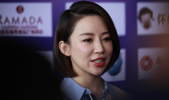 俄罗斯九球天后美貌不输潘晓婷,用球技征服球