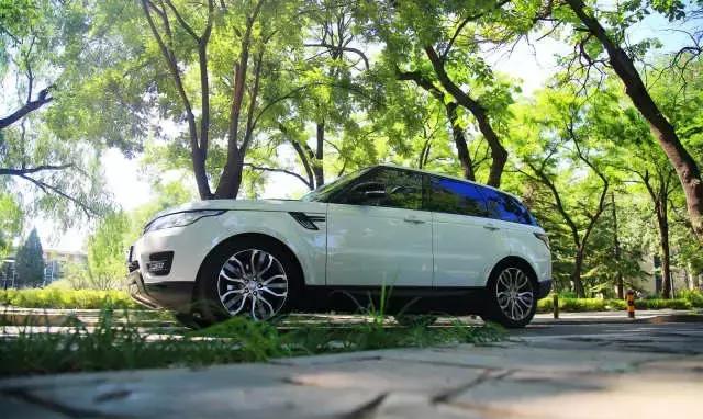 曾经《蜗居》里宋思明的座驾，现在一台路虎还能吸引女大学生吗？