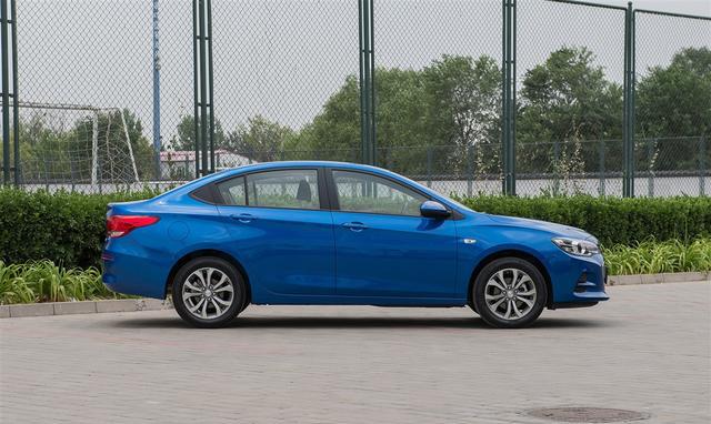 不管外观，还是配置都完胜福睿斯，售价8万元，居家正确的选择