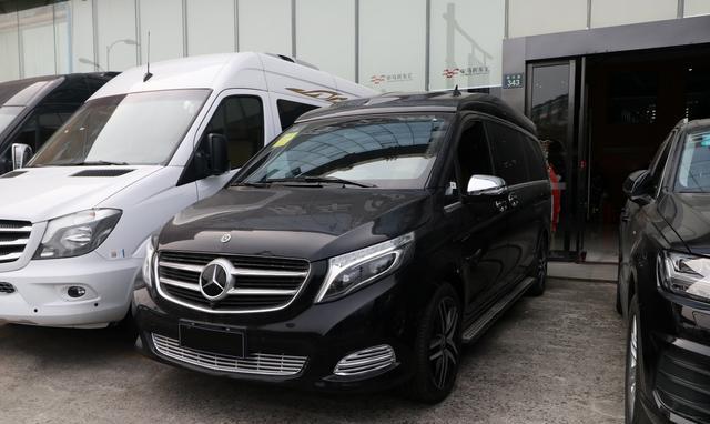奔驰V260L爆改6座全隔屏房车，细节完爆埃尔法，80-120万可入手