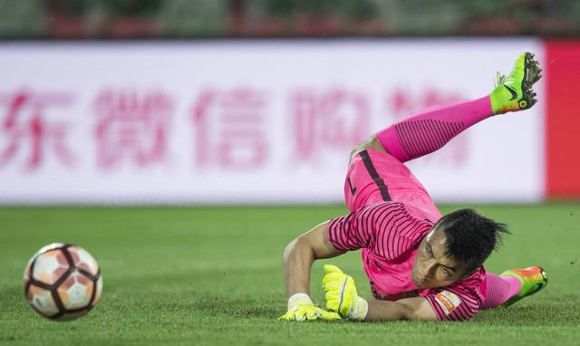 中超有一位与布冯同出师门的门将 他或将成为