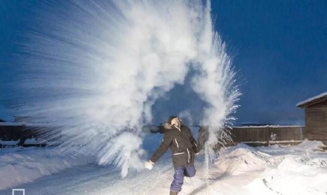 纵穿亚洲大陆，他把广东车牌开进了北极圈丨人物