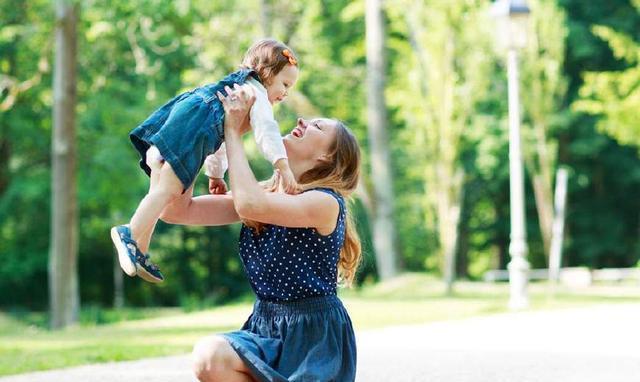 现在我们来说说为啥宝宝会对妈妈的依赖性