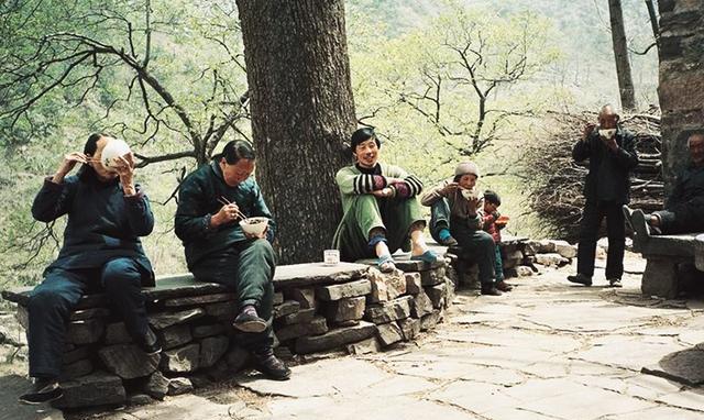 美国人拍摄的1985年中国农村场景: 图9你一定经历过