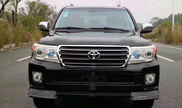 真正的老司机都点赞，这台兰德酷路泽28万，永远都开不坏，太经典