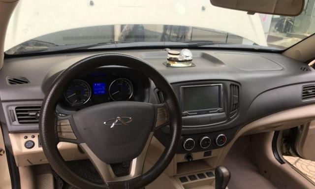 花4万买辆奇瑞E5, 打开车门坐进去的瞬间, 整个人都呆住了