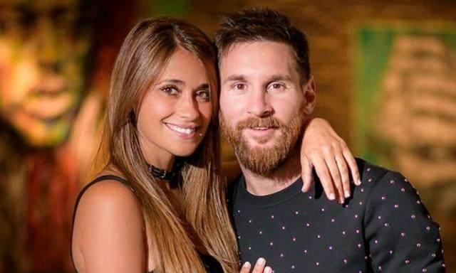 梅西和老婆青梅竹马, 20余年不忘初心, 如今活成了人生赢家