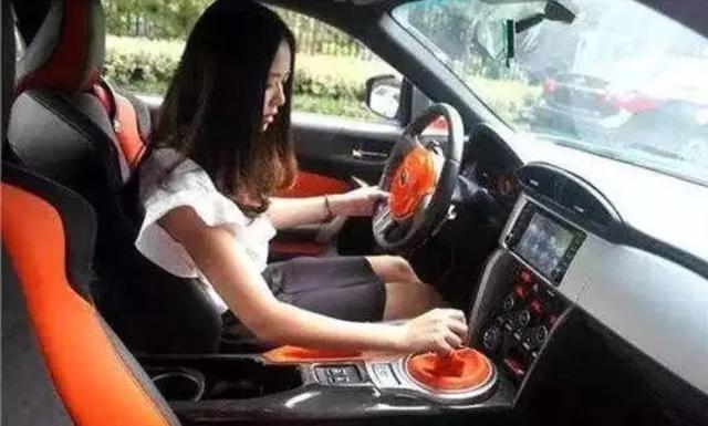 手动挡汽车上坡起步，做好这几个动作就不怕溜车了