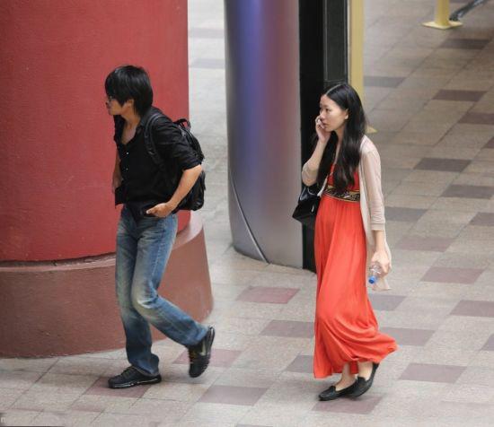 韩寒老婆原来这么美，这种穿衣风格让一个网红都混上美术馆馆长了