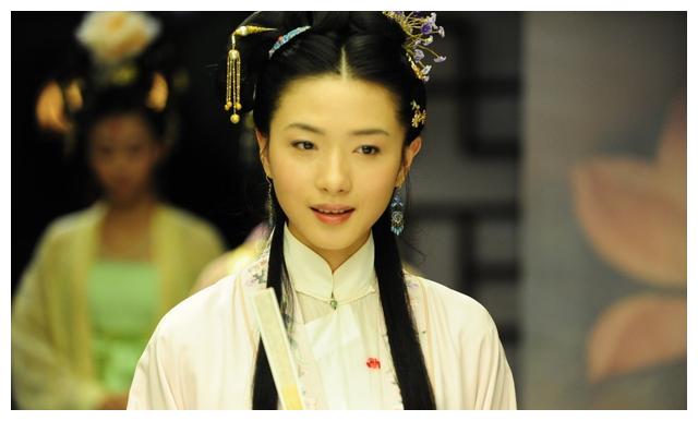 她是秦淮八艳中地位最显赫的，受诰封“一品夫人”，个性豪爽不羁