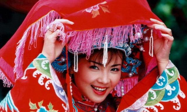 这三部电视剧居然是刘涛主演的，当时的扮相好清纯啊，简直太美了
