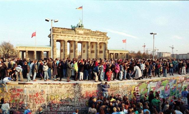 东德西德统一的过程图片