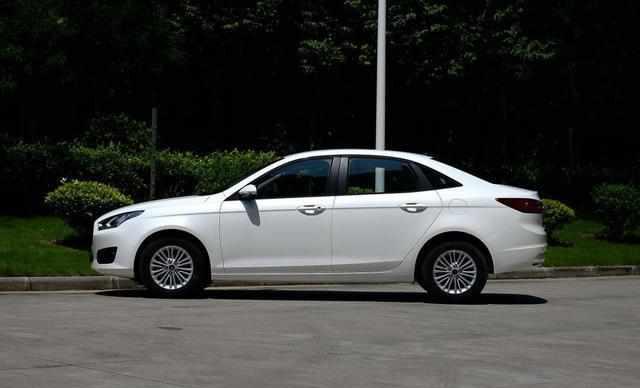 说到福特旗下最走量的车型, 就不得不提三厢车, 福睿斯