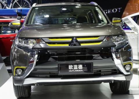 2018款三菱欧蓝德亮相，外观帅的一塌糊涂，秒杀本田CRV