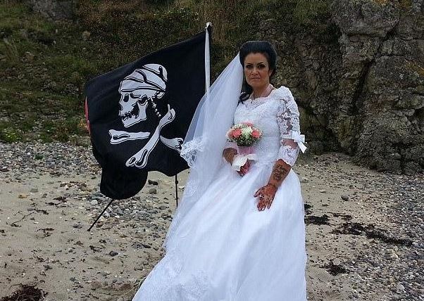 女子爱上18世纪海盗鬼魂 与鬼魂结婚