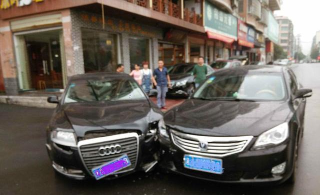 小伙开奥迪A6撞上国产车, 国产车轻微损伤, 真长脸!