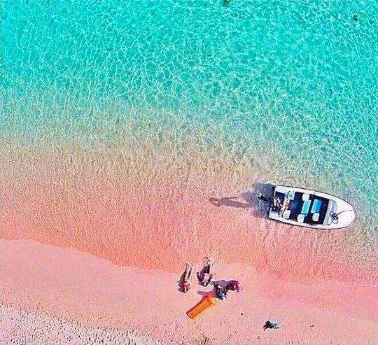 炸裂的少女心!这些粉色沙滩承包了我的情人节