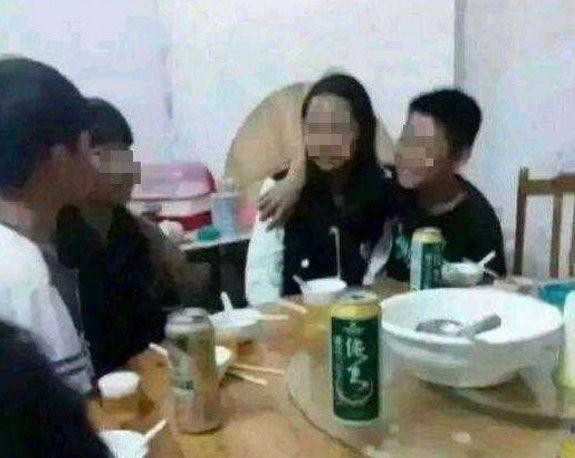 00后小学生小学聚,当众接吻,让人直呼辣眼同学建瓯高铁图片