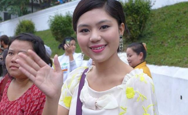 100块钱人民币能让老挝美女干啥?你可能不相信,这就是真相!