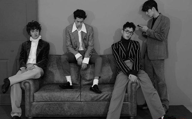 王鹤棣机场永远在狂奔,连粉丝送的礼物都弄丢