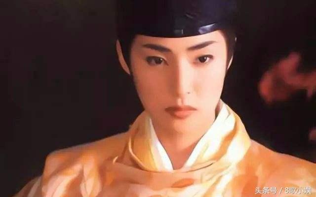 4,天海佑希   天海佑希的长相可以用英姿飒爽来形容,在《源氏物语