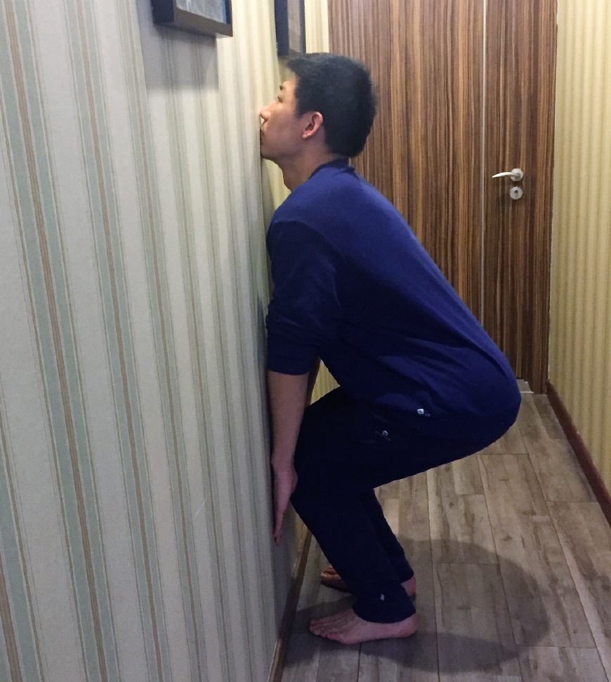 面墙深蹲锻炼最近这么火