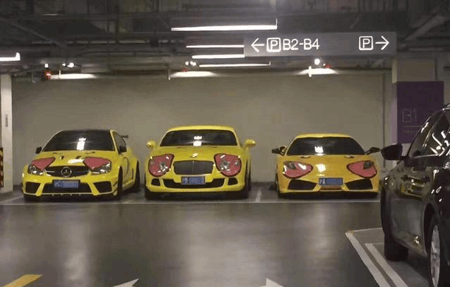 上海车库偶遇三辆超跑, 改装得很吸眼球, 网友: 沪C的奔驰可惜了