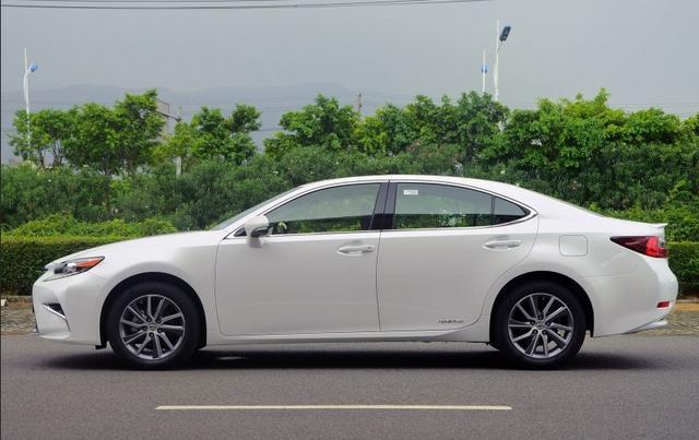 花40万买辆升级版凯美瑞, 可内饰比A6L豪华, 不输奔驰E级